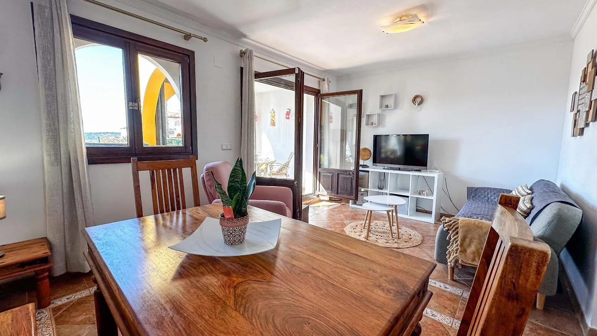 펜션 Ann001 Bright Two Bedroom Townhouse 아야몬테